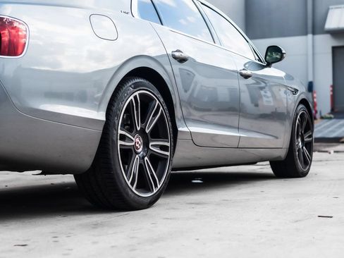 Used 2017 Bentley Flying Spur S V8 AWD/4WD image 20