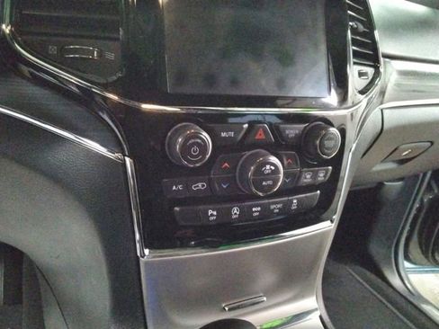 Used 2019 Jeep Grand Cherokee Limited image 33