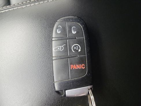 Used 2017 Jeep Grand Cherokee Limited image 32