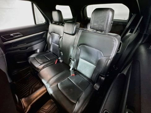 Used 2018 Ford Explorer XLT w/ Equipment Group 202A AWD/4WD image 22