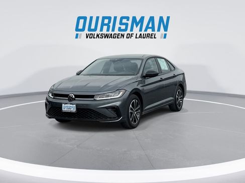 Used 2025 Volkswagen Jetta Sport FWD image 4