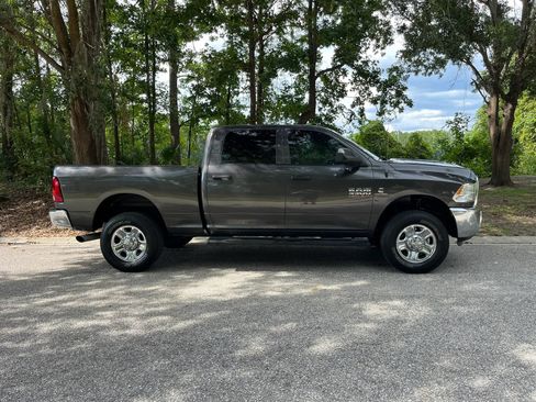 Used 2018 RAM 3500 Tradesman w/ Chrome Appearance Group AWD/4WD image 5