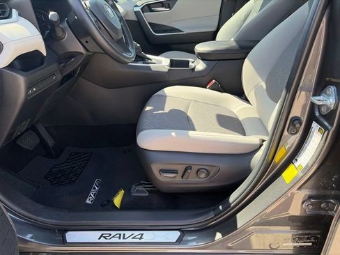 Used 2025 Toyota RAV4 XLE w/ Convenience Package FWD image 14