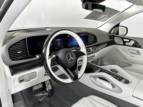 New 2026 Mercedes-Benz Maybach GLS 600 4MATIC image 9