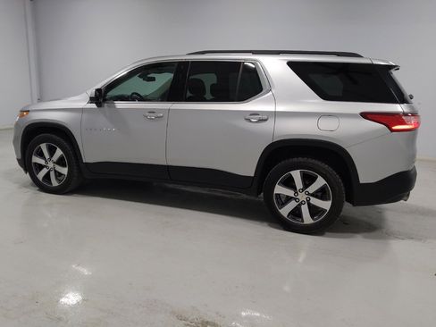 Used 2021 Chevrolet Traverse LT w/ LT Premium Package image 3