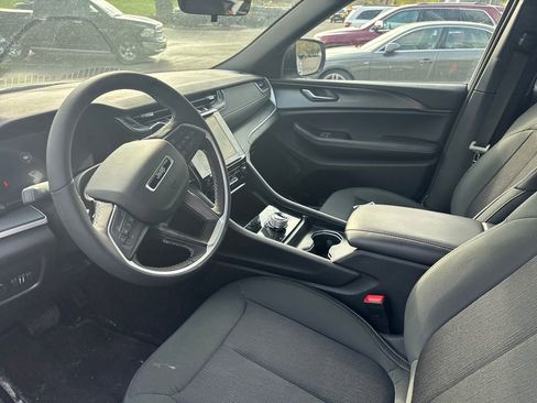 Used 2025 Jeep Grand Cherokee Laredo X w/ Luxury Tech Group I AWD/4WD image 33