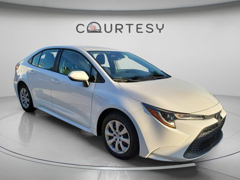 Used 2022 Toyota Corolla LE FWD image 5