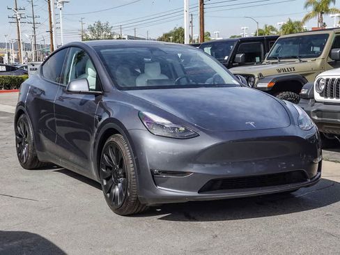 Used 2022 Tesla Model Y Performance image 3