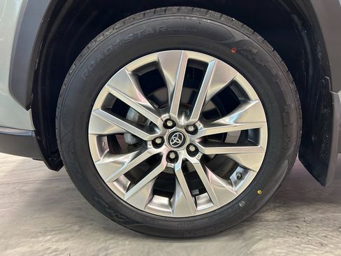 Used 2019 Toyota RAV4 XLE Premium w/ Cold Weather Package AWD/4WD image 24