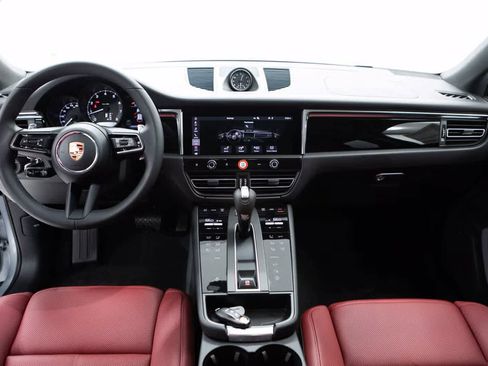 Certified 2026 Porsche Macan AWD/4WD image 13