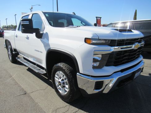 Used 2024 Chevrolet Silverado 2500 LT AWD/4WD image 4