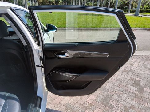 Used 2019 Kia Cadenza Limited FWD image 41
