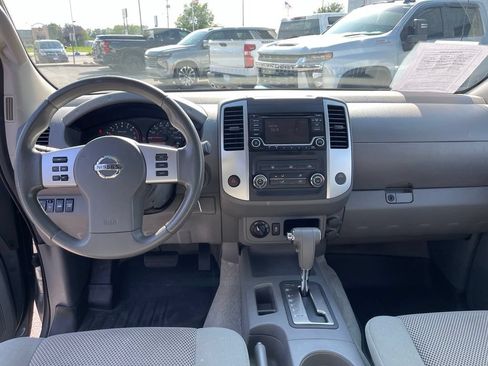 Used 2016 Nissan Frontier SV AWD/4WD image 9