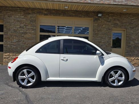 Used 2008 Volkswagen Beetle Triple White Edition FWD image 11
