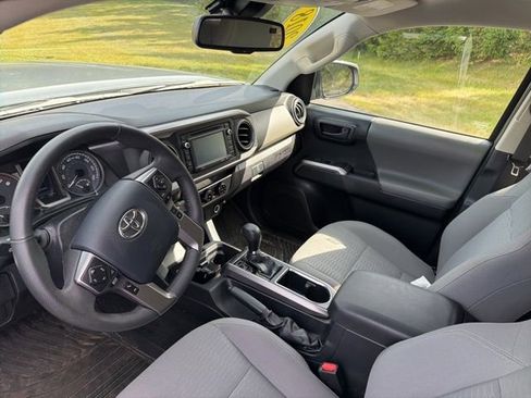 Used 2018 Toyota Tacoma SR5 AWD/4WD image 5