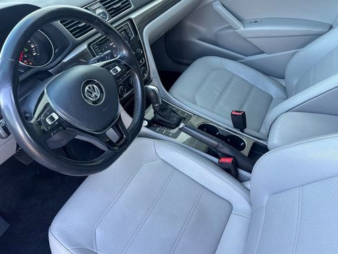 Used 2017 Volkswagen Passat 1.8T SE w/ SE Lighting Package image 4