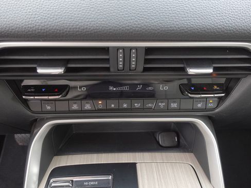 Used 2024 MAZDA CX-90 Plug-In Hybrid w/ Preferred AWD/4WD image 21