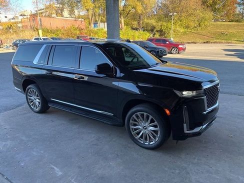 Used 2022 Cadillac Escalade ESV Premium Luxury image 11