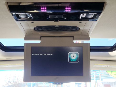 Used 2017 GMC Yukon XL SLT w/ Open Road Package image 16