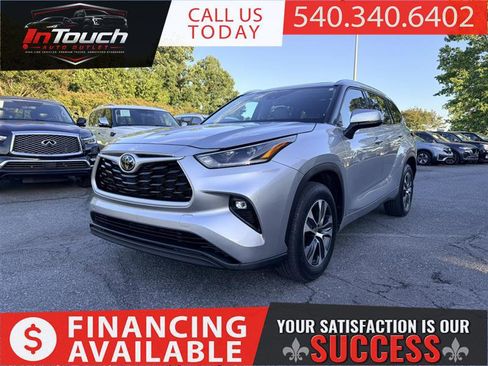 Used 2021 Toyota Highlander XLE FWD image 1