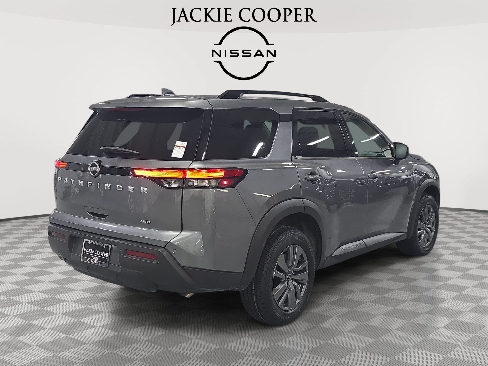 Used 2025 Nissan Pathfinder SV AWD/4WD image 5