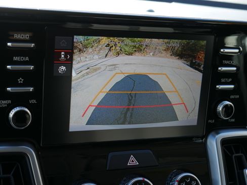 Used 2023 Kia Sorento LX image 18