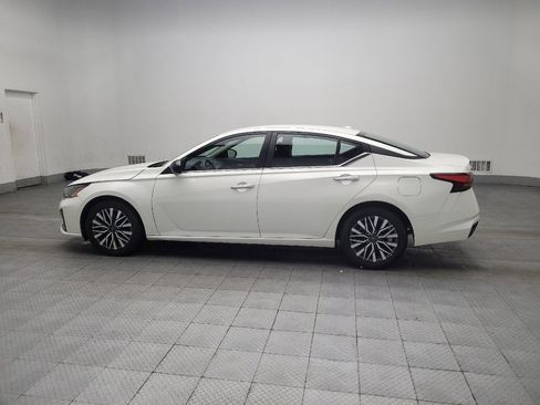 Used 2024 Nissan Altima 2.5 SV image 3