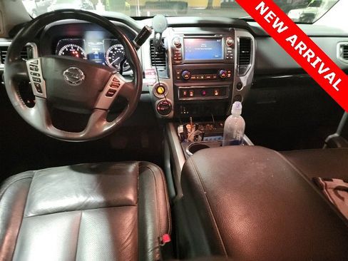 Used 2017 Nissan Titan SV image 11