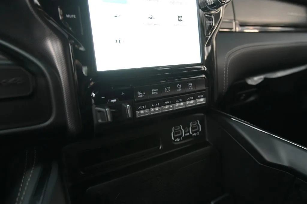 Used 2022 RAM 3500 Limited AWD/4WD image 38