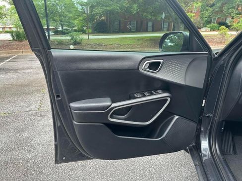 Used 2022 Kia Soul LX FWD image 19