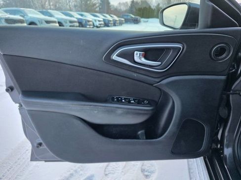 Used 2015 Chrysler 200 Limited w/ Convenience Group image 23