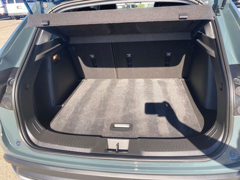 Used 2025 Chevrolet Trax LT image 36