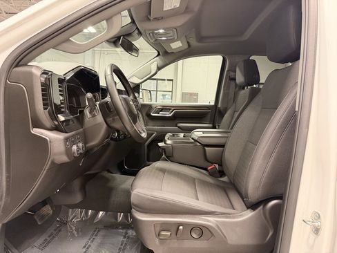 Used 2025 Chevrolet Silverado 1500 LT image 24