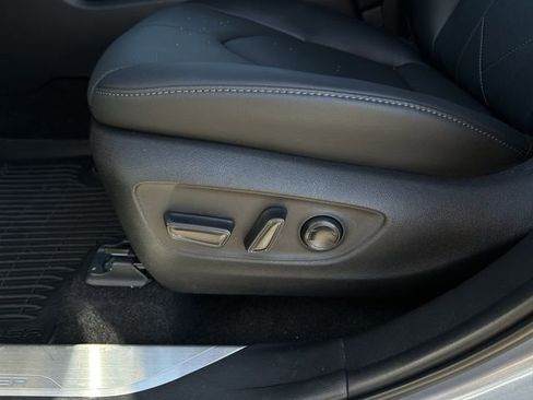 Used 2024 Toyota Highlander Platinum image 28