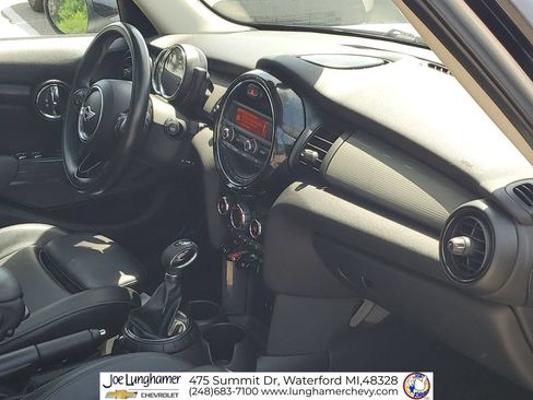 Used 2016 MINI Cooper 4-Door Hardtop FWD image 28