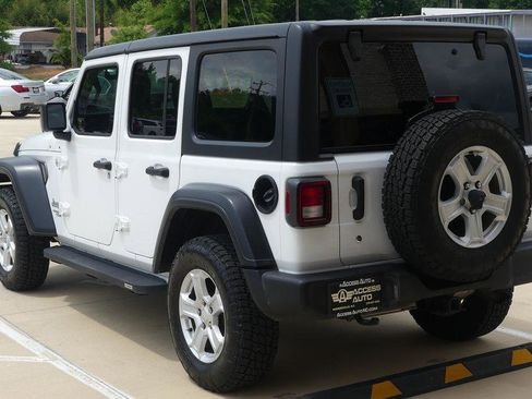 Used 2018 Jeep Wrangler Unlimited Sport S AWD/4WD image 3