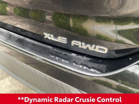 Used 2020 Toyota Highlander XLE AWD/4WD image 9