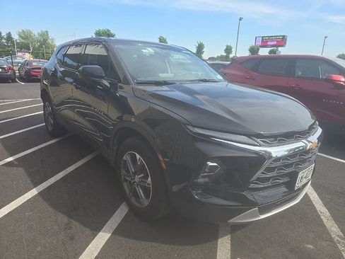 Used 2025 Chevrolet Blazer LT AWD/4WD image 3
