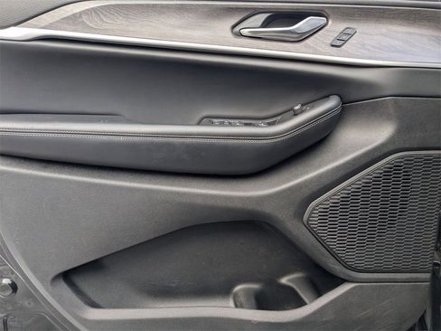 Used 2024 Jeep Grand Cherokee L Limited w/ Luxury Tech Group II image 13