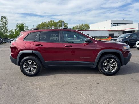 Used 2019 Jeep Cherokee Trailhawk AWD/4WD image 6