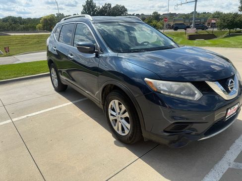 Used 2015 Nissan Rogue SV image 4