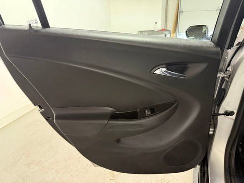 Used 2017 Chevrolet Volt LT w/ Comfort Package FWD image 20