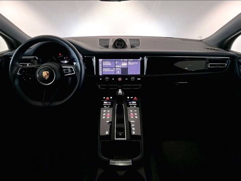 Used 2025 Porsche Macan image 17