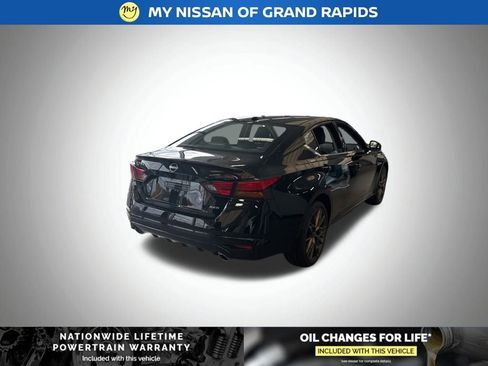 New 2025 Nissan Altima 2.5 SR image 3