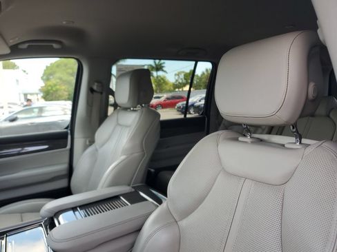 Used 2022 Jeep Wagoneer Series II AWD/4WD image 23