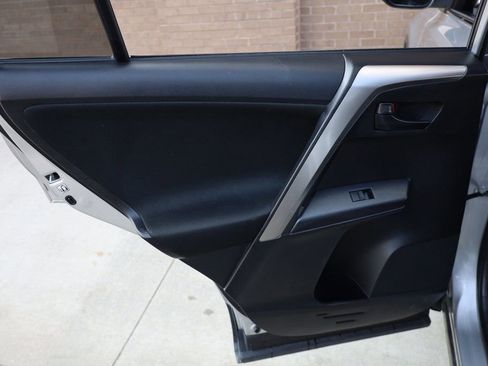 Used 2018 Toyota RAV4 LE image 17