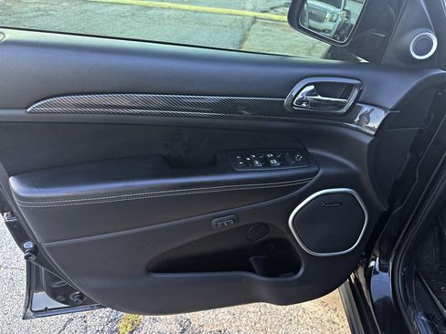 Used 2015 Jeep Grand Cherokee SRT AWD/4WD image 13