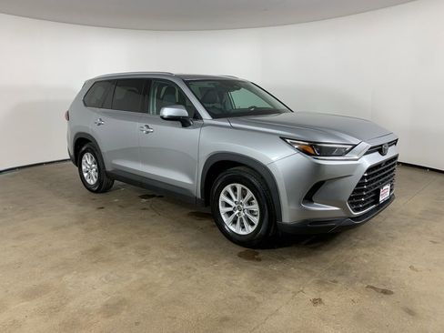 Used 2025 Toyota Grand Highlander FWD image 5