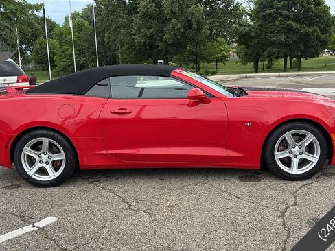 Used 2019 Chevrolet Camaro LT image 2
