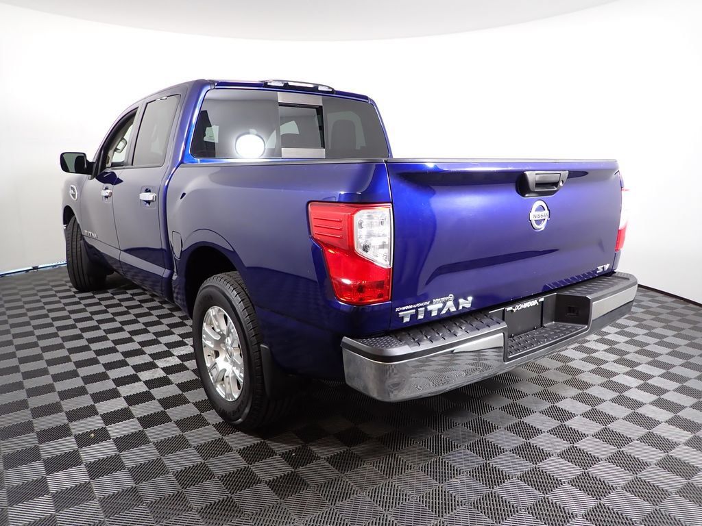 Used 2017 Nissan Titan SV RWD image 11